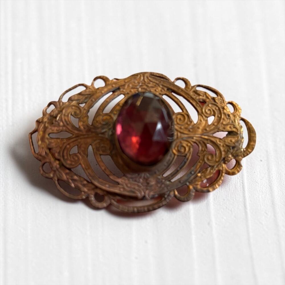 Antique 1900s Ruby Red Glass Brooch Art Nouveau Ornate Brass Gothic - Picture 6 of 8